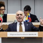 «Это просто разговоры для бедных»: Каспаров о переговорах по Украине, Путине и будущем России