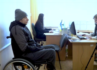 Адаптированное помещение: в Николаеве люди на колесных креслах могут сдать экзамен на права, — ВИДЕО
