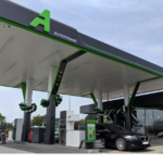 Хитрости АЗС: водителям рассказали, почему нельзя заправляться на определённую сумму