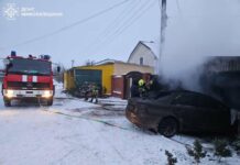 Горящие дома и микроавтобус: за сутки в Николаевской области произошло три пожара