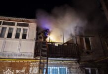 Смертельный пожар в Очакове: спасатели обнаружили три тела в квартире, — ФОТО