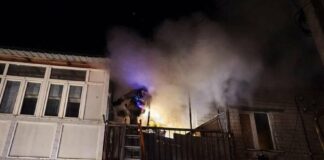 Четыре пожара за сутки: в Николаевской области горели дома и подъезд многоэтажки