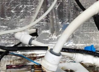 В Николаеве люди жгут огонь под автоматами с водой: оборудование выходит из строя, — ФОТО