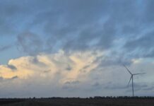 россия атакует ветроэлектростанции на Николаевщине: уже повреждены четыре ветряные мельницы