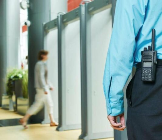 Обязательная охрана и металлодетекторы: МВД утвердило усиленные меры охраны для школ