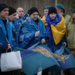 Николаевские морпехи вернулись из плена: их встретили собратья и родные, — ФОТО