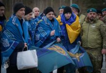 Николаевские морпехи вернулись из плена: их встретили собратья и родные, — ФОТО