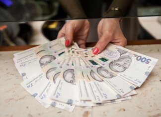 Гривня міцнішає: курс валют від НБУ на 2 березня