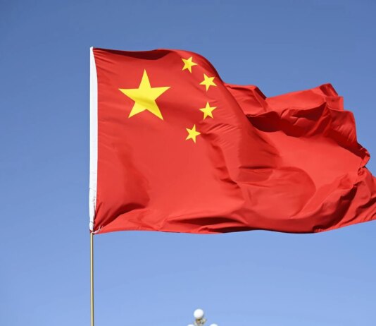 Уряд Китаю наказав нафтопереробним заводам припинити експорт палива через війну в Перській затоці