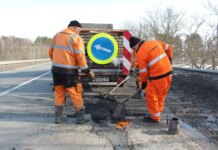 В Україні розпочалися поточні ремонти доріг — дорожники уточнили, як йде ліквідація ямковості і чому не масово