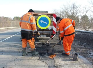 В Україні розпочалися поточні ремонти доріг — дорожники уточнили, як йде ліквідація ямковості і чому не масово