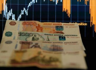 росія офіційно визнала неспроможність нафти утримувати бюджет та готує масові скорочення витрат