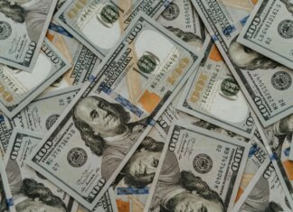 Новий історичний рекорд: завтра офіційний курс долара сягне 43,45 грн