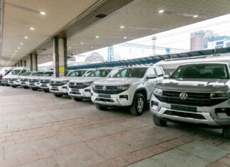 Німеччина передала Укрзалізниці перші 13 авто для відновлення інфраструктури