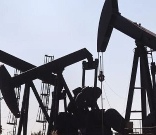 Ціни на нафту продемонстрували рекордне тижневе зростання через ескалацію на Близькому Сході