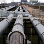 Цена на нефть превысила 100 долларов впервые со времен вторжения РФ в Украину