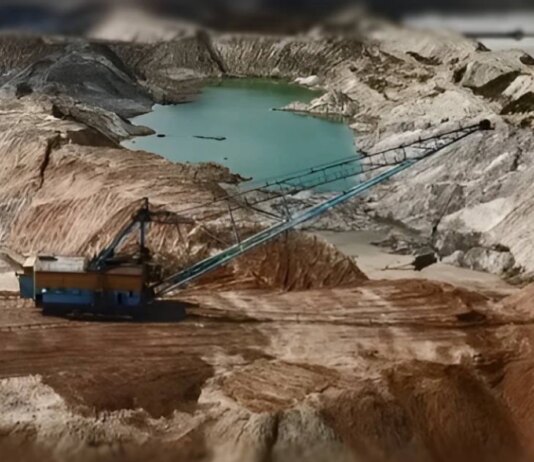 В Україні запустять аукціони на три титанові родовища Фірташа