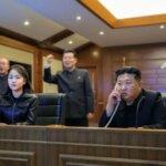 Ким Чен Ын с дочерью испытали стратегические ракеты с корабля — СМИ