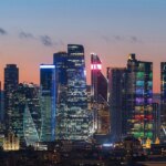 В России малый бизнес подсчитывает убытки из-за запрета использования иностранных слов в вывесках — СВР