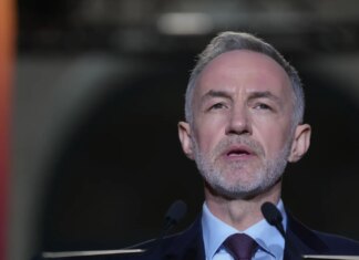 Эммануэль Грегуар стал новым мэром Парижа