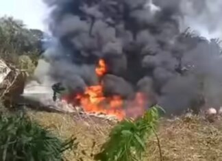 В Колумбии разбился военный самолет со 125 людьми на борту, по меньшей мере 48 спасены — СМИ