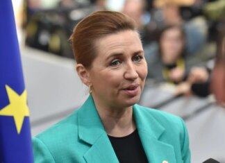 Премьер Дании Фредериксен подала в отставку королю после выборов