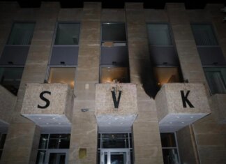 Неизвестные в Праге забросали коктейлями Молотова "Русский дом". В мид рф уже вызвали посла Чехии