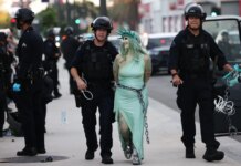 В Лос-Анджелесе задержали десятки протестующих после митинга против Трампа