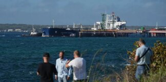 Подсанкционный танкер с российской нефтью прибыл на Кубу с согласия США