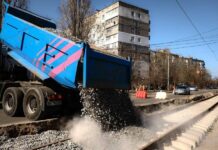 В центре Николаева ремонтируют трамвайные пути: дополнительно планируют расширить дорогу, — ВИДЕО