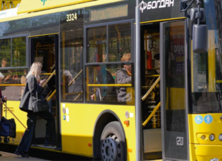 Пенсионеров отказываются везти бесплатно: что не имеют права требовать водители