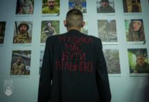 Николаевский морпех, переживший плен, вышел на подиум Ukrainian Fashion Week, — ФОТО