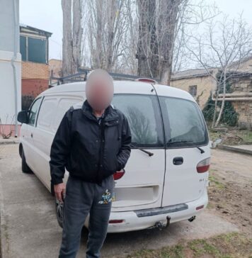 Заехал в сквер на авто: в Николаеве наказали водителя после видео в сети