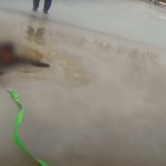 На Мертвоеводе мужчина ушел под лед: его спасли полицейские, — ВИДЕО