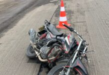 Погиб мотоциклист: в Вознесенске сообщили о подозрении водителя экскаватора, — ФОТО