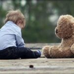 Без родителей и под наблюдением чужих людей: в Николаеве обнаружили 5-летнюю девочку