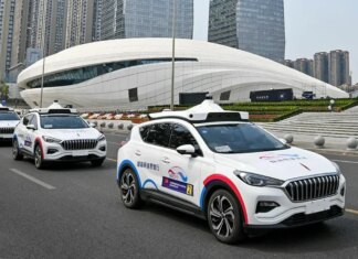 В китайском Ухане более 100 роботакси Baidu заблокировали движение из-за системного сбоя