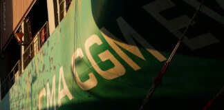 В рф после атаки дрона остановили одну из крупнейших установок на НПЗ "Роснефти"