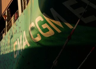 В рф после атаки дрона остановили одну из крупнейших установок на НПЗ "Роснефти"