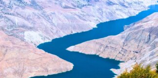 На глубине под Землей обнаружен гигантский резервуар воды, который в три раза больше всех океанов