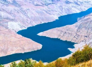 На глубине под Землей обнаружен гигантский резервуар воды, который в три раза больше всех океанов