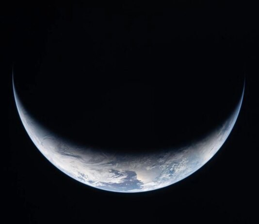 Artemis II уже преодолела половину пути и должна приводниться на Земле — как это будет