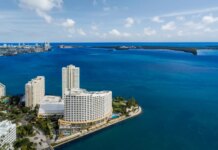 В Майами взорвут 23-этажный отель на искусственном острове Брикелл-Ки