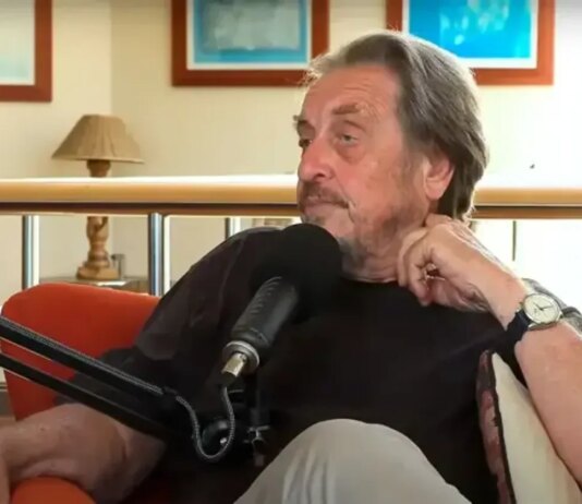 Отец Илона Маска Эррол посетил пасхальную службу в москве