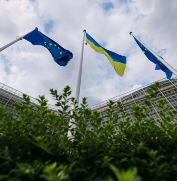 ЕС стремится разблокировать Украине €90 млрд кредита после поражения Орбана — Bloomberg