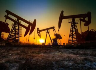 США неожиданно продлили разрешение на закупку российской нефти и ослабили санкции еще на месяц