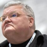 Известный российский дирижер умер на борту самолета в Стамбул