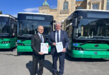 Азербайджан подарил Украине 5 автобусов во время визита Зеленского в страну