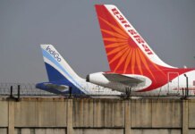 Индийские авиакомпании предупредили о риске остановки полетов из-за подорожания топлива