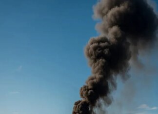 Раненый мужчина и разрушение: последствия атаки по Николаеву